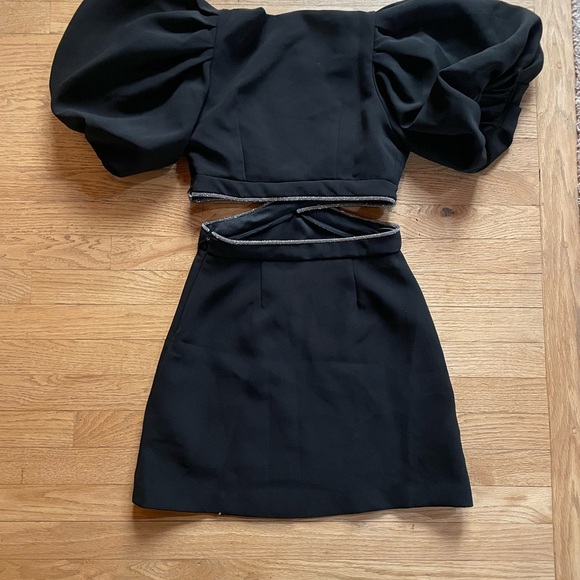 Moon River Black Mini Dress with Puff Sleeves and cut outs - Picture 4 of 9